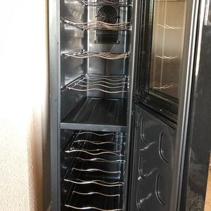 18 bottle wine refrigerator